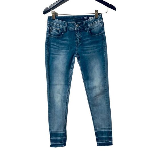 Miss Me Signature Cropped Ankle Frayed Style Light Denim Jeans Size 25 MP8060AK1 - Picture 1 of 7
